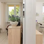 Raclawicka Cozy By Renters 公寓